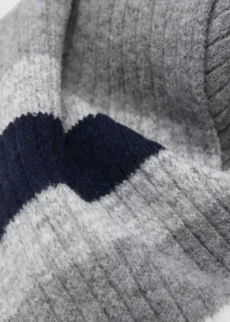 Sciarpa lavorata a maglia a righe