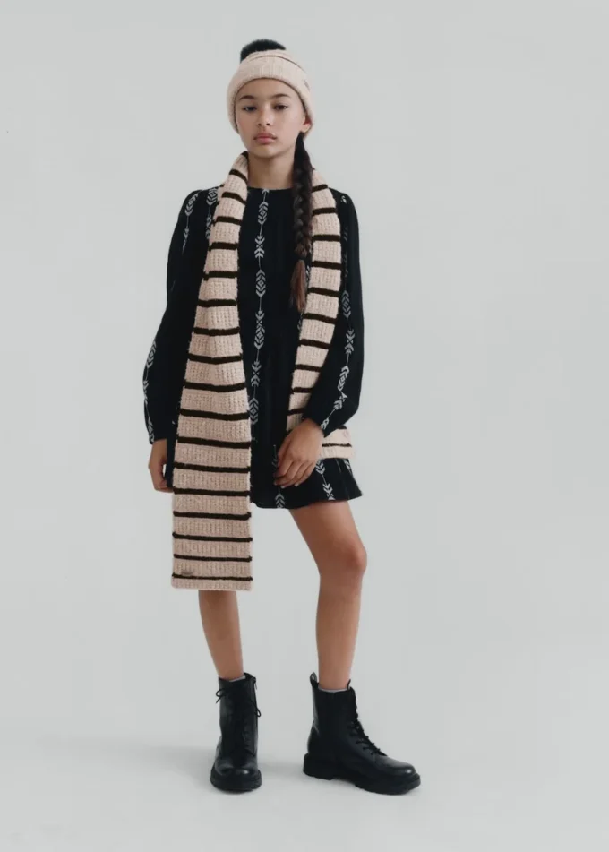 Sciarpa lavorata a maglia a righe Sciarpa lavorata a maglia a righe