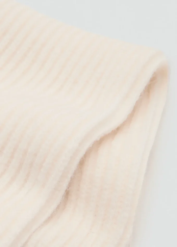 Sciarpa lavorata a maglia con pompon