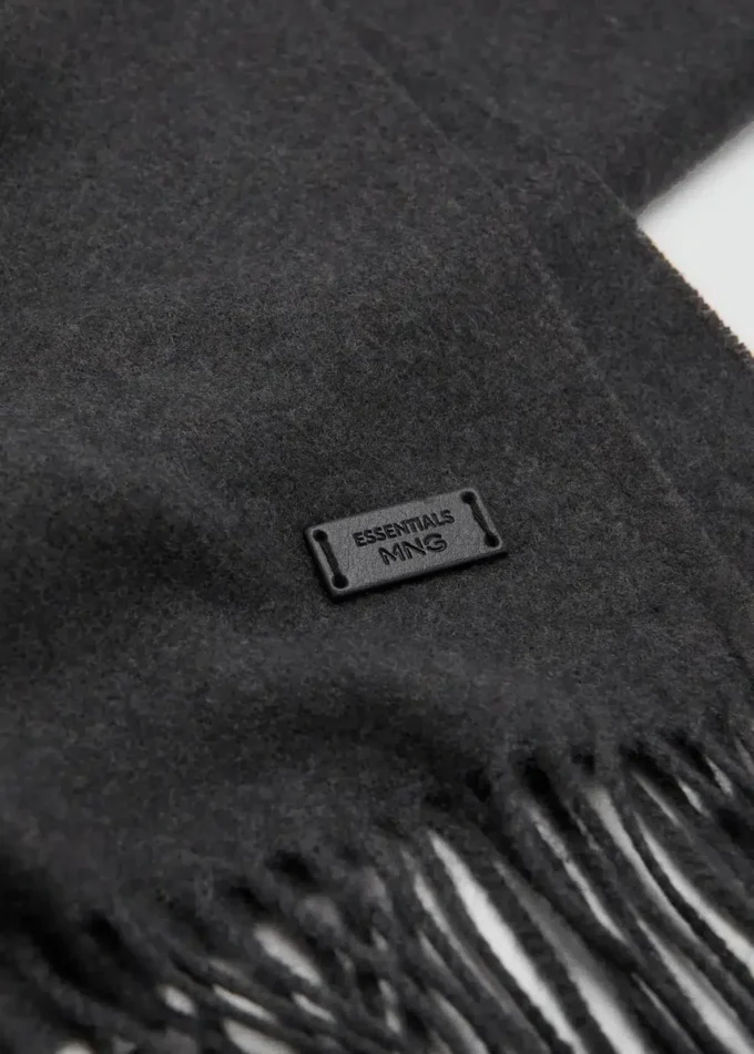 Sciarpa semplice con frange Sciarpa semplice con frange