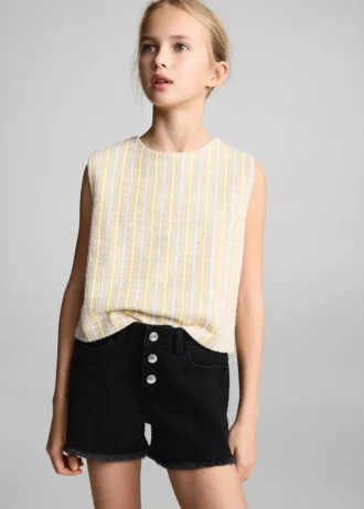 Shorts in denim con orlo sfrangiato