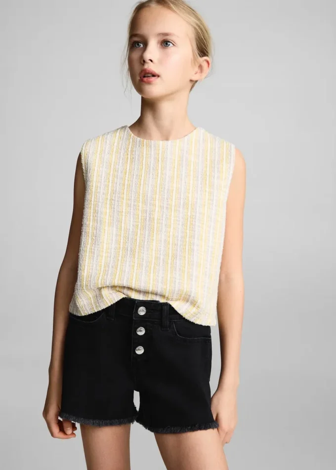 Shorts in denim con orlo sfrangiato Shorts in denim con orlo sfrangiato