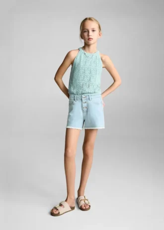 Shorts in denim con orlo sfrangiato