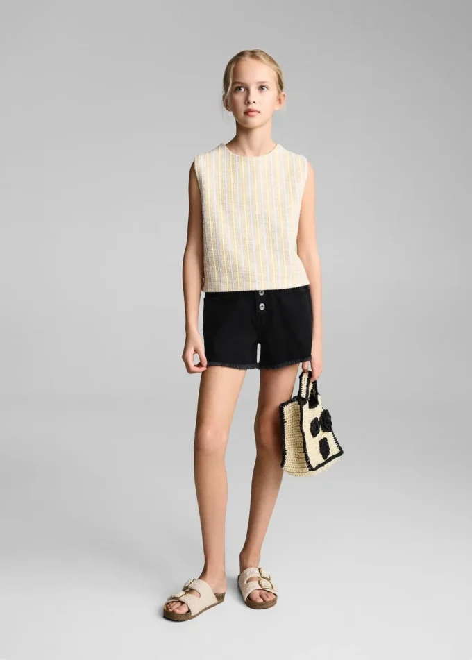 Shorts in denim con orlo sfrangiato Shorts in denim con orlo sfrangiato