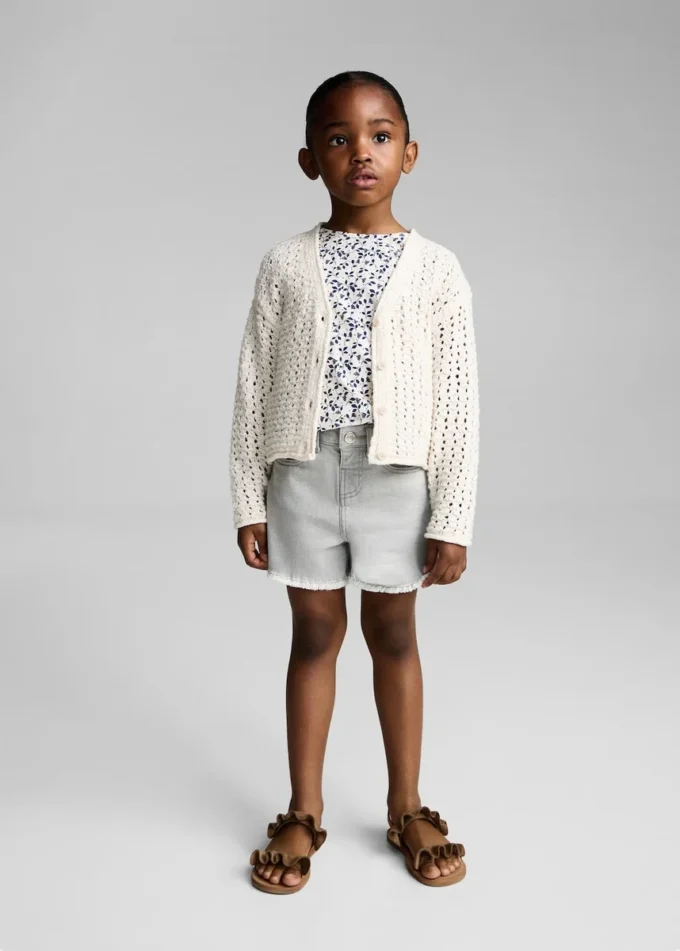 Shorts in denim con orlo sfrangiato Shorts in denim con orlo sfrangiato