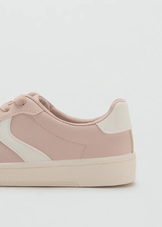 Sneakers combinate con lacci