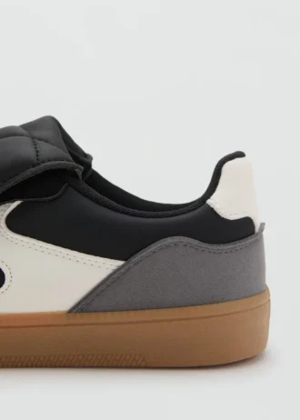 Sneakers con linguetta ripiegata