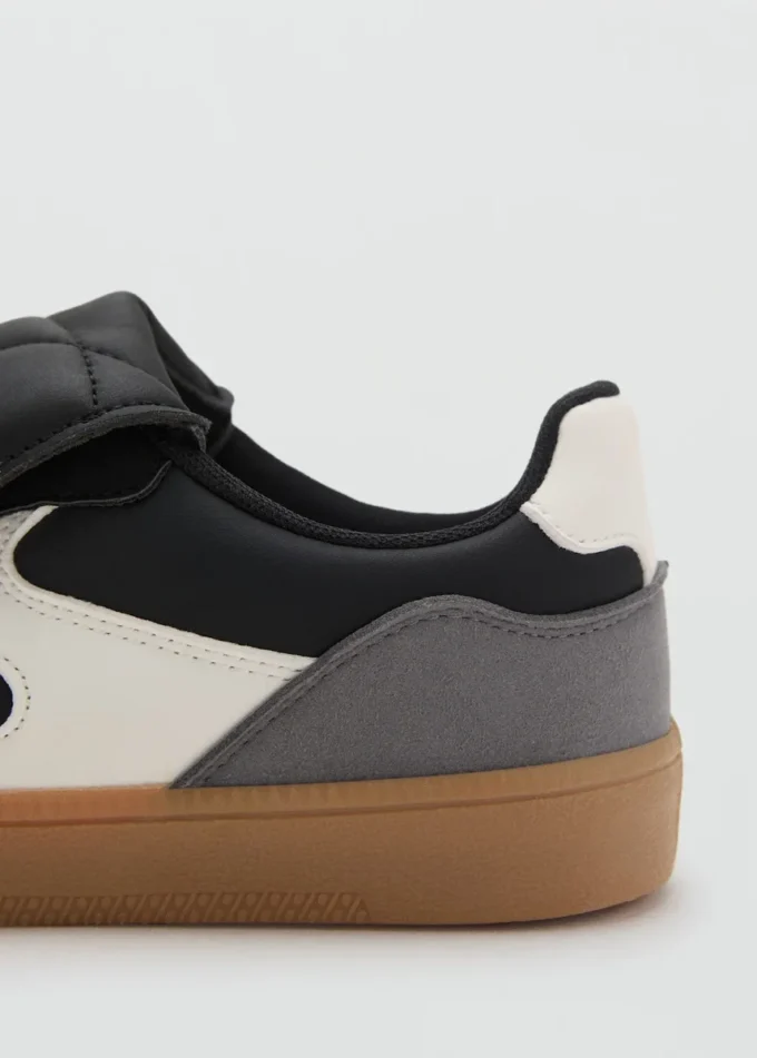 Sneakers con linguetta ripiegata Sneakers con linguetta ripiegata