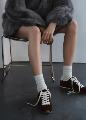 Sneakers in pelle scamosciata a contrasto