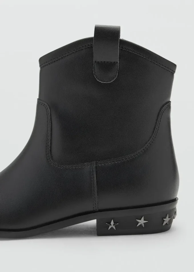 Stivaletti con borchie