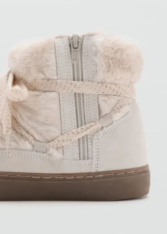 Stivaletti con dettagli in pelle