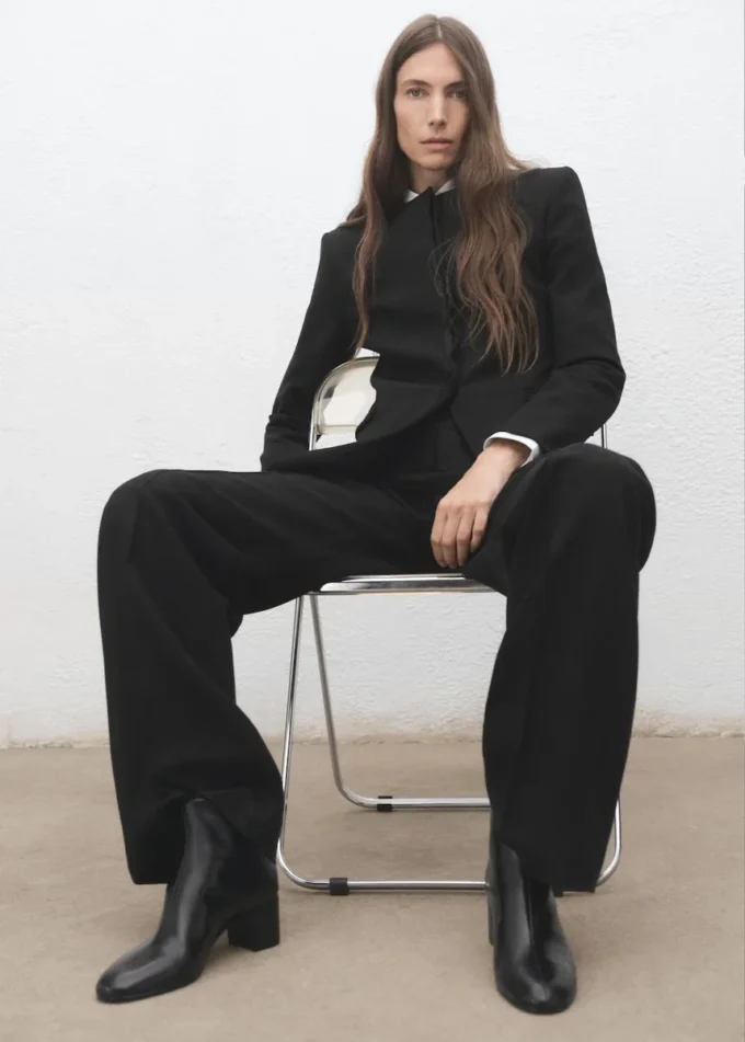 Stivaletti in pelle con tacco largo Stivaletti in pelle con tacco largo