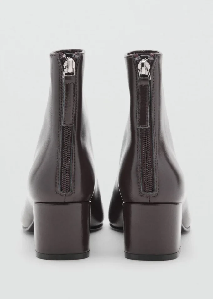 Stivaletti in pelle con tacco largo Stivaletti in pelle con tacco largo