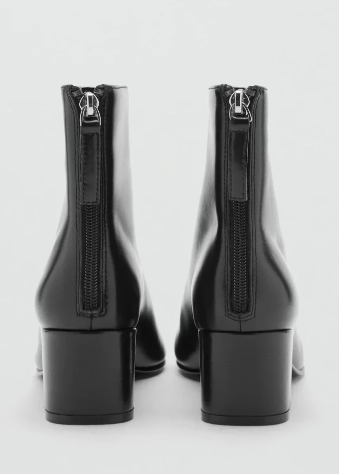 Stivaletti in pelle con tacco largo Stivaletti in pelle con tacco largo