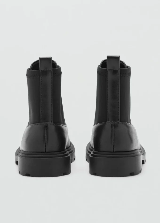 Stivaletti in pelle con zip Stivaletti in pelle con zip