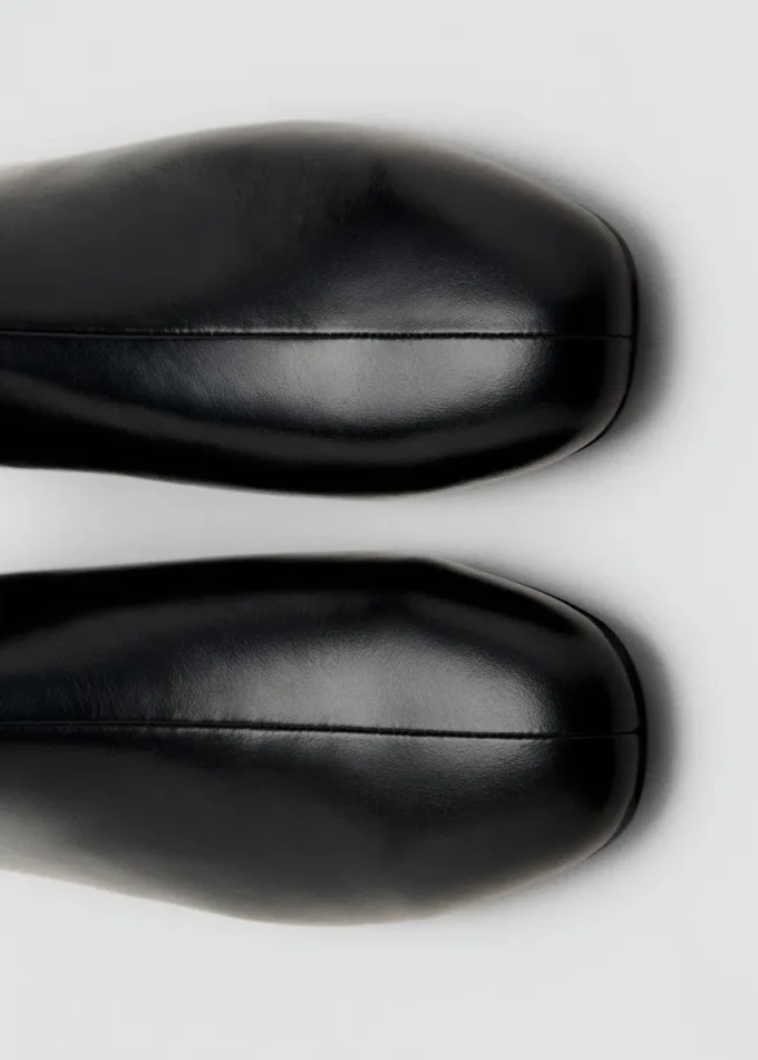 Stivaletti in pelle con zip Stivaletti in pelle con zip