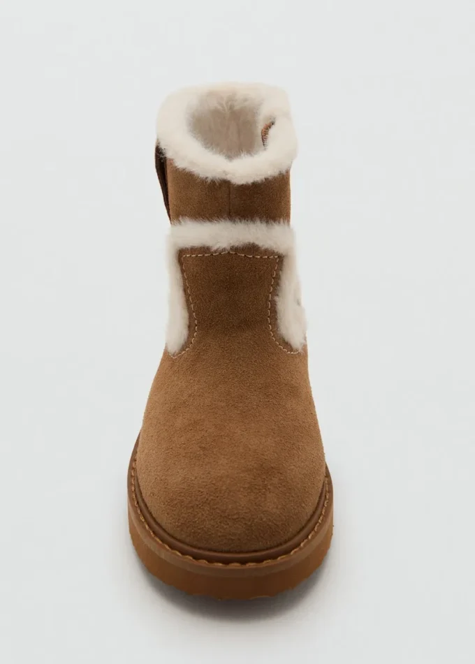 Stivaletti in pelle scamosciata effetto pelliccia Stivaletti in pelle scamosciata effetto pelliccia