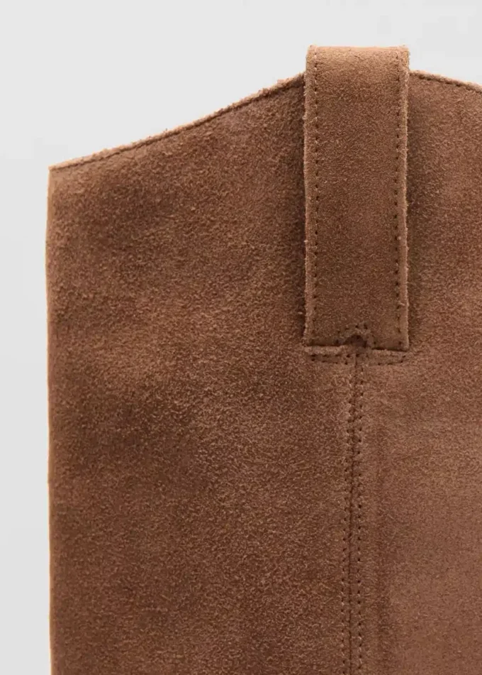 Stivali con tacco in pelle Stivali con tacco in pelle