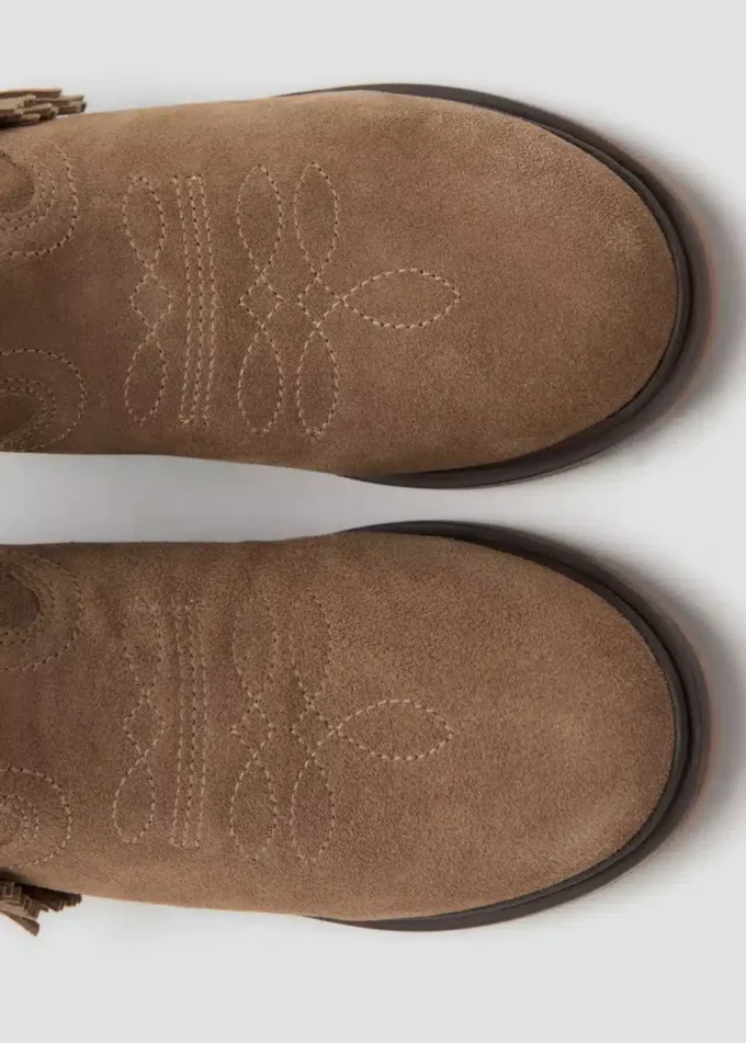 Stivali in pelle con frange Stivali in pelle con frange