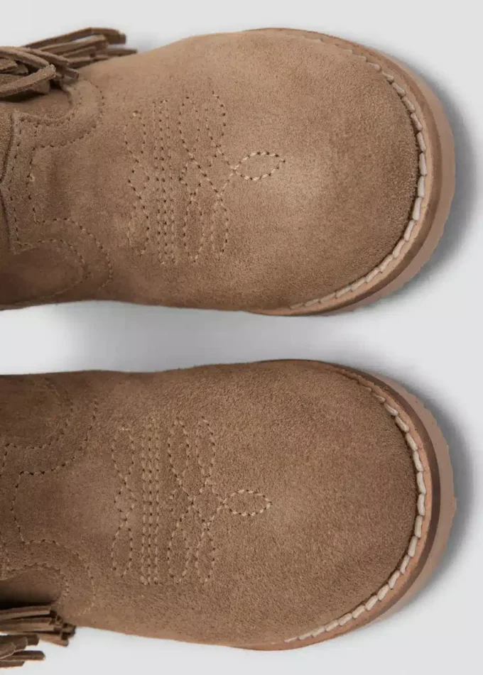 Stivali in pelle con frange Stivali in pelle con frange