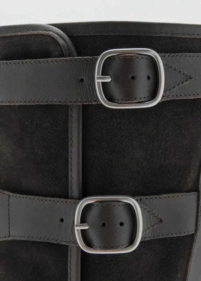 Stivali in pelle scamosciata con fibbia Stivali in pelle scamosciata con fibbia