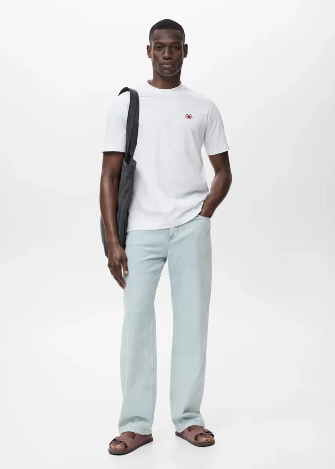 T-shirt 100% cotone con dettaglio ricamato T-shirt 100% cotone con dettaglio ricamato