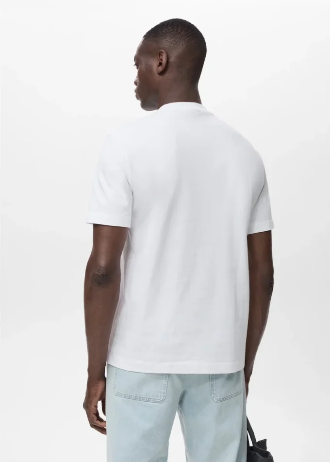 T-shirt 100% cotone con dettaglio ricamato T-shirt 100% cotone con dettaglio ricamato