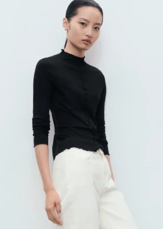 T-shirt a costine con bordi smerlati