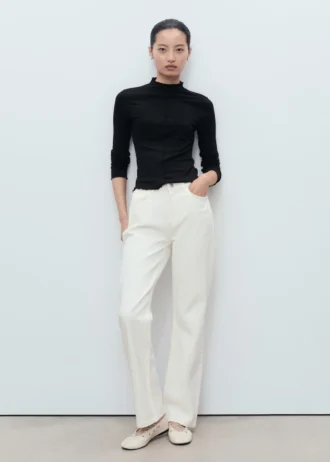 T-shirt a costine con bordi smerlati