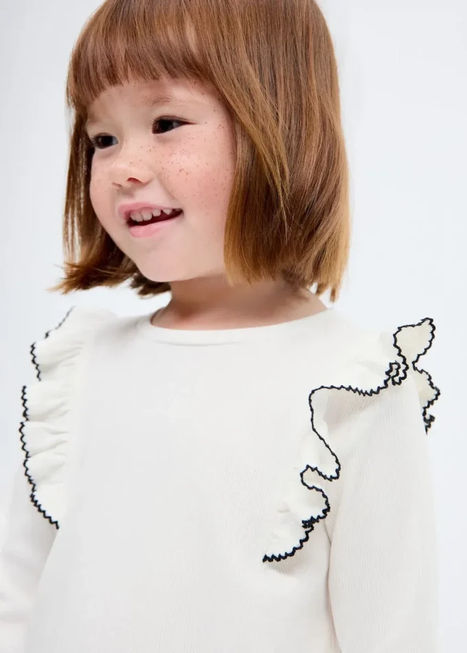 T-shirt a costine con volant