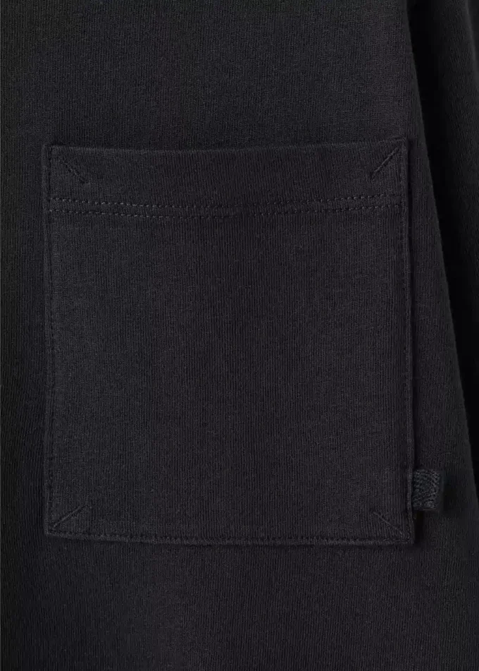 T-shirt a maniche lunghe con tasca T-shirt a maniche lunghe con tasca