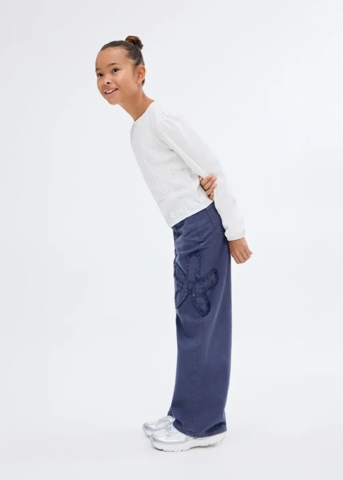 T-shirt a maniche lunghe con volant T-shirt a maniche lunghe con volant