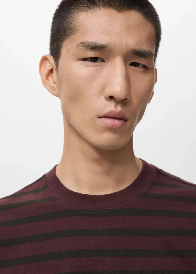 T-shirt a righe 100% cotone dalla vestibilità morbida T-shirt a righe 100% cotone dalla vestibilità morbida