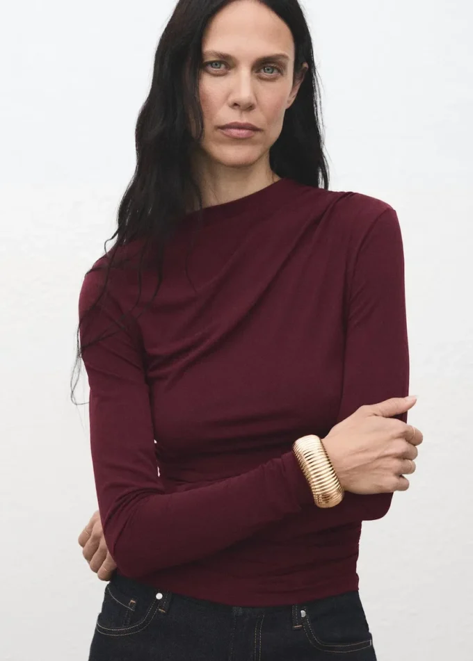 T-shirt aderente drappeggiata T-shirt aderente drappeggiata