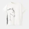 T-shirt con cavallo sfrangiato T-shirt con cavallo sfrangiato