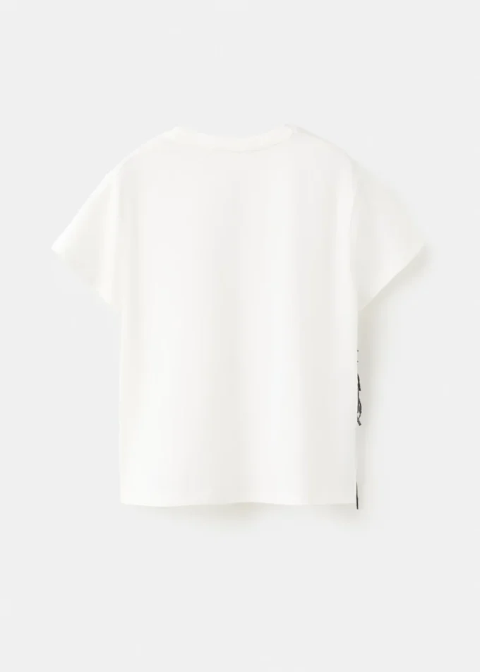 T-shirt con cavallo sfrangiato T-shirt con cavallo sfrangiato