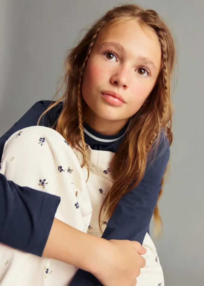 T-shirt con collo a contrasto T-shirt con collo a contrasto