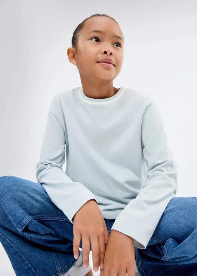 T-shirt con collo a contrasto T-shirt con collo a contrasto