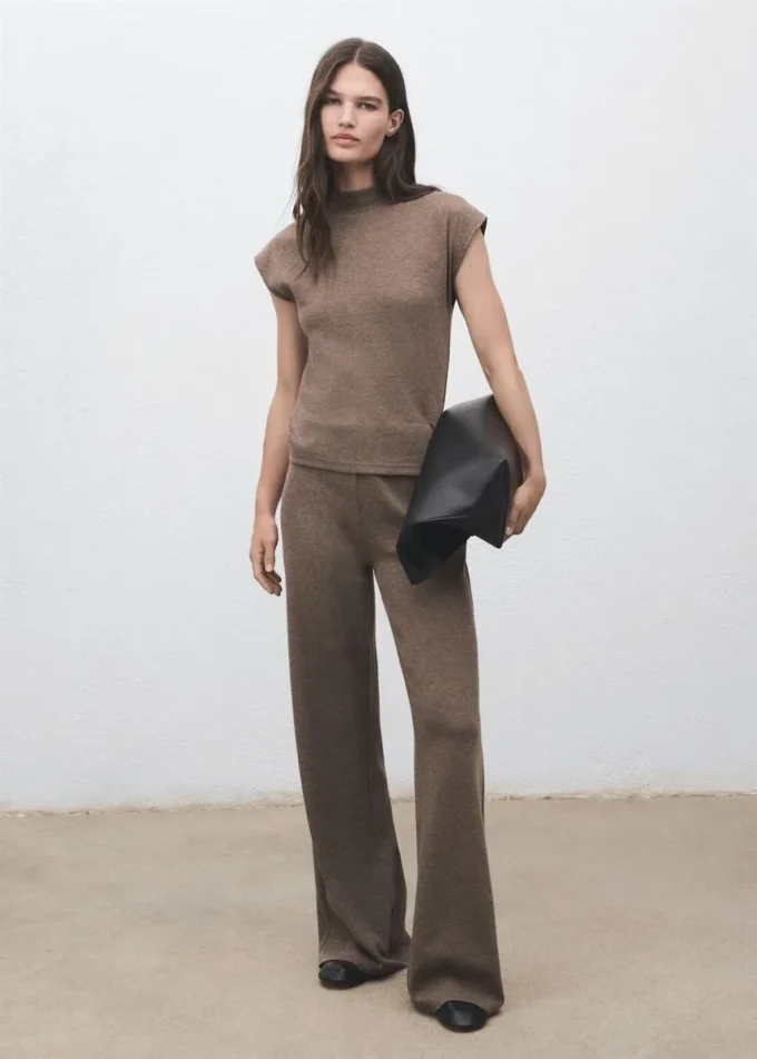 T-shirt con collo alto T-shirt con collo alto