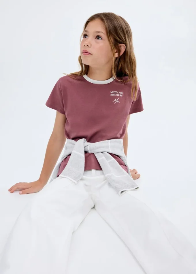 T-shirt con collo ricamato a contrasto