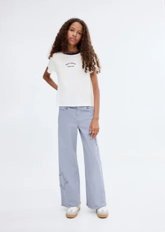 T-shirt con collo ricamato a contrasto