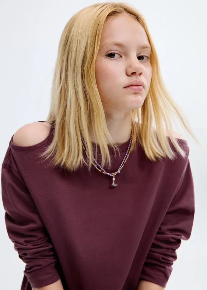 T-shirt con cut-out T-shirt con cut-out