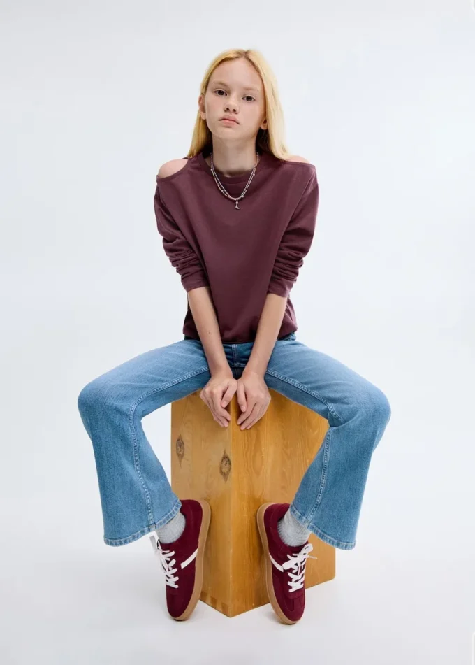 T-shirt con cut-out T-shirt con cut-out