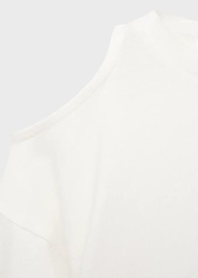 T-shirt con cut-out T-shirt con cut-out