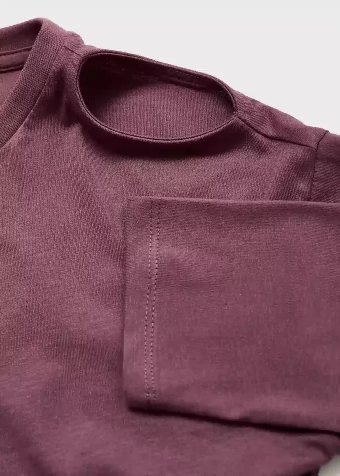 T-shirt con cut-out T-shirt con cut-out