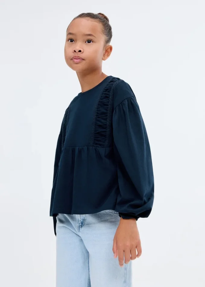 T-shirt con dettagli arricciati T-shirt con dettagli arricciati