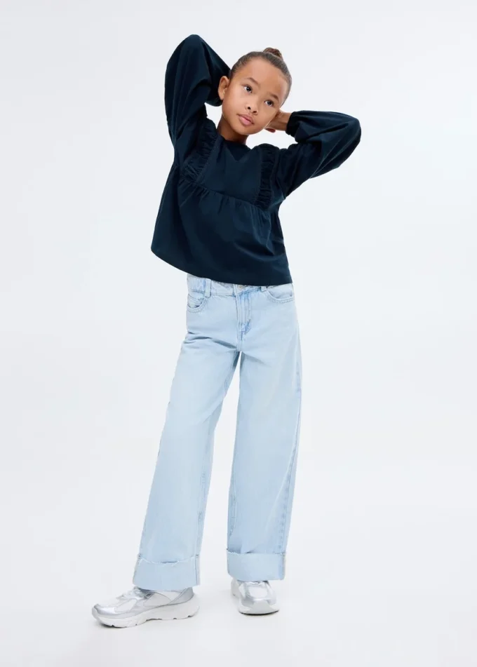 T-shirt con dettagli arricciati T-shirt con dettagli arricciati