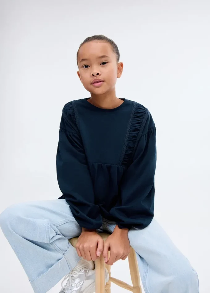 T-shirt con dettagli arricciati T-shirt con dettagli arricciati