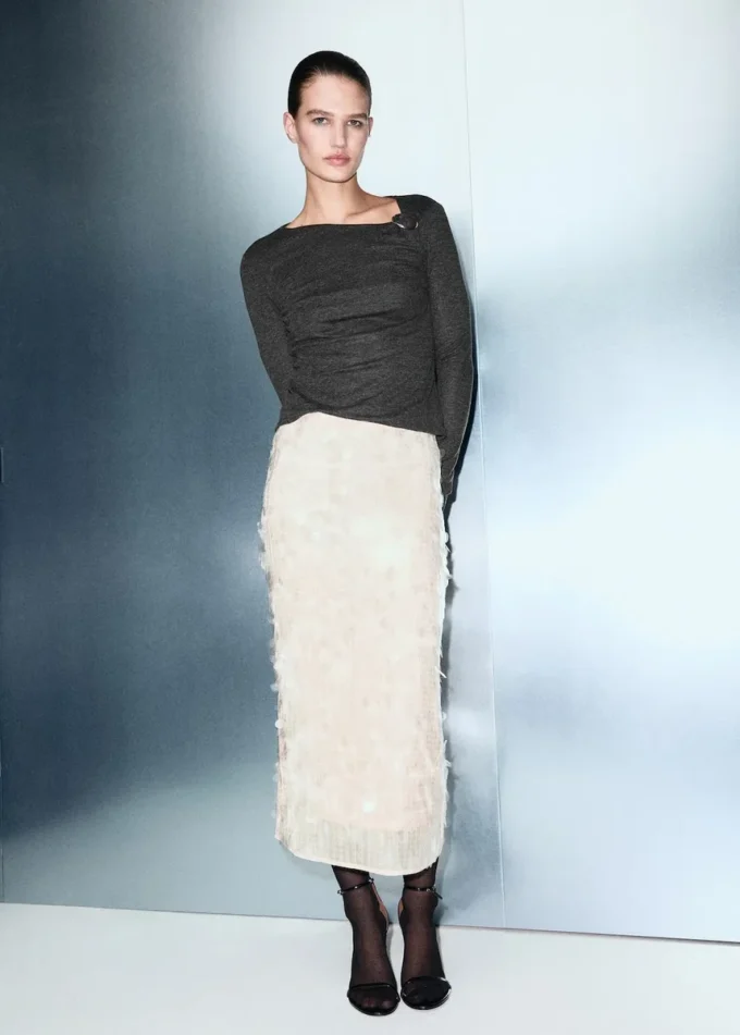 T-shirt con dettagli in metallo T-shirt con dettagli in metallo