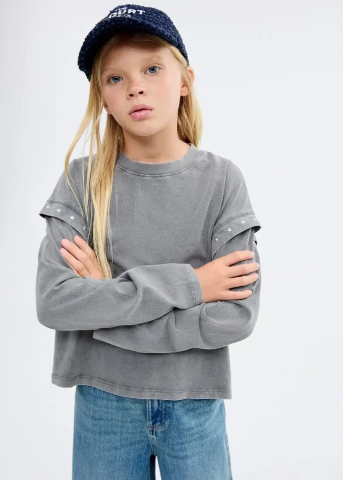 T-shirt con dettagli in perline T-shirt con dettagli in perline